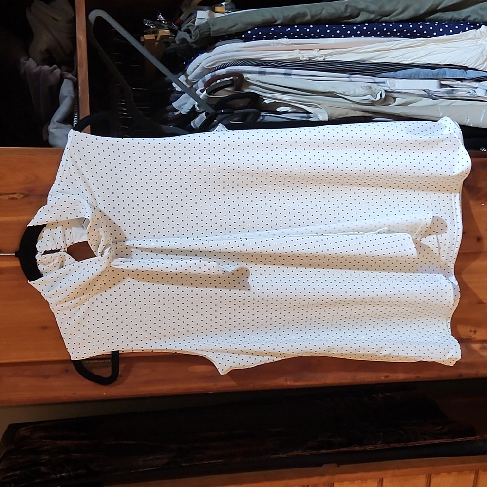 White House Black Market top shirt polka dot sz L